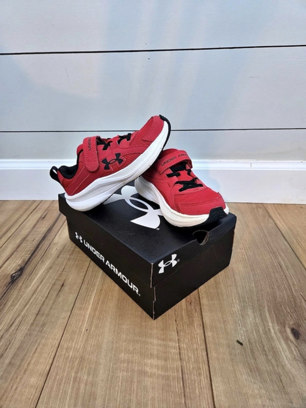 Under Armour Assert 9 AC Kids Red Athletic Shoes Boys US 11K Like New